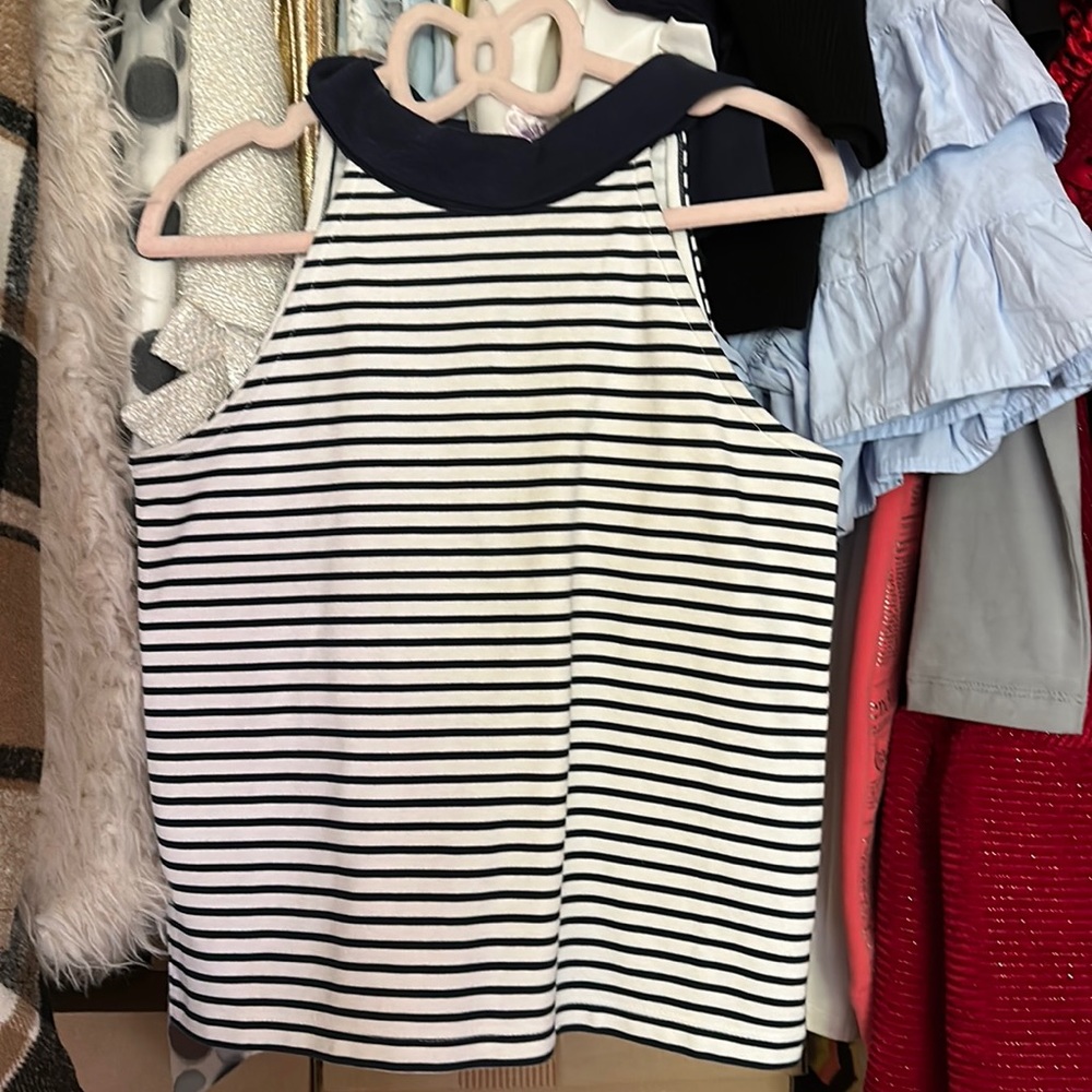 Girls size 6 top with back button closure